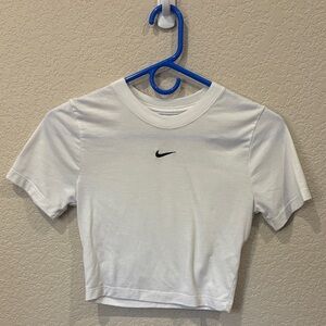 Nike Women’s White Cropped Tee - XS (0-2)